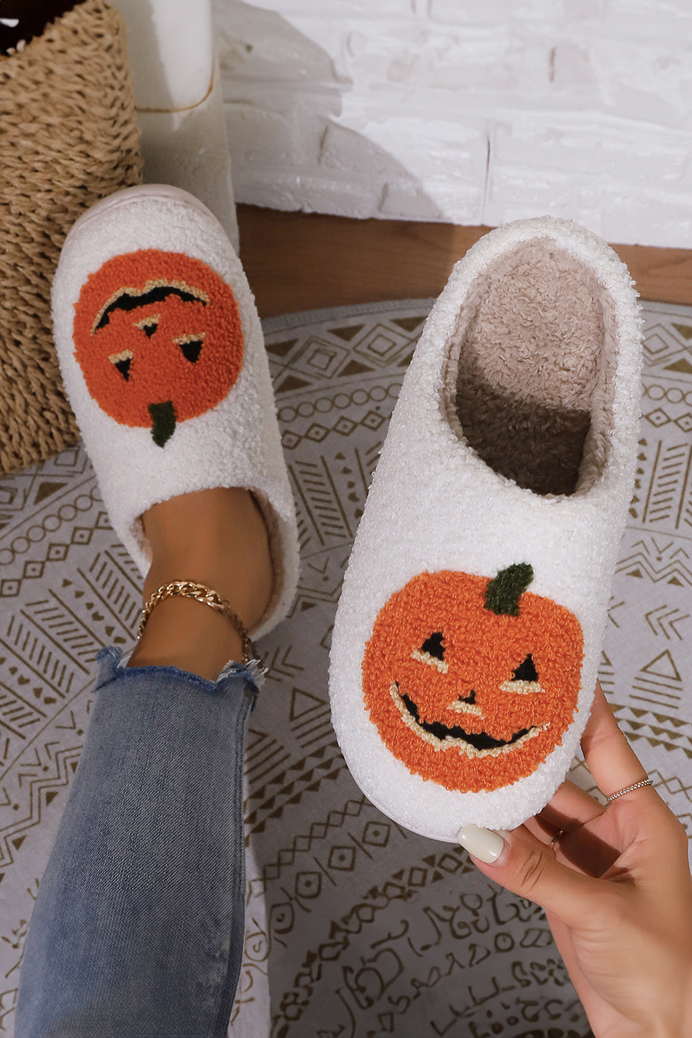 "Halloween Pumpkin Print Plush" Slippers